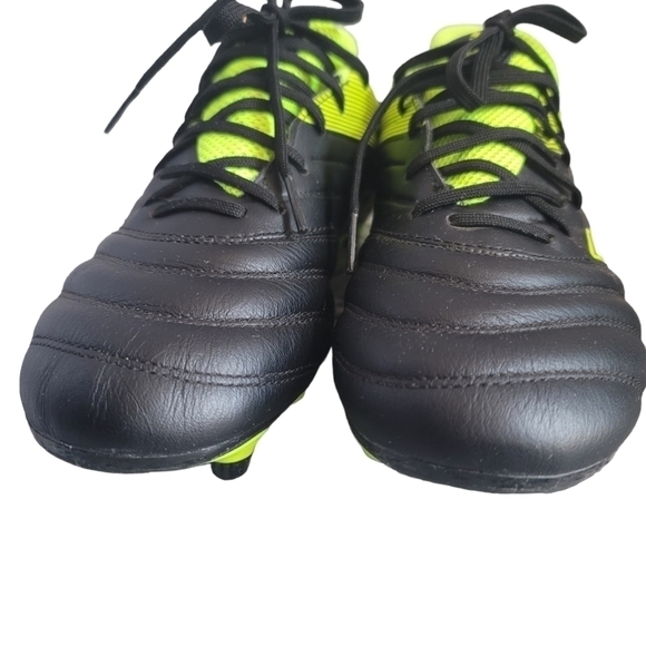 Addias Soccer Cleats - Picture 10 of 14